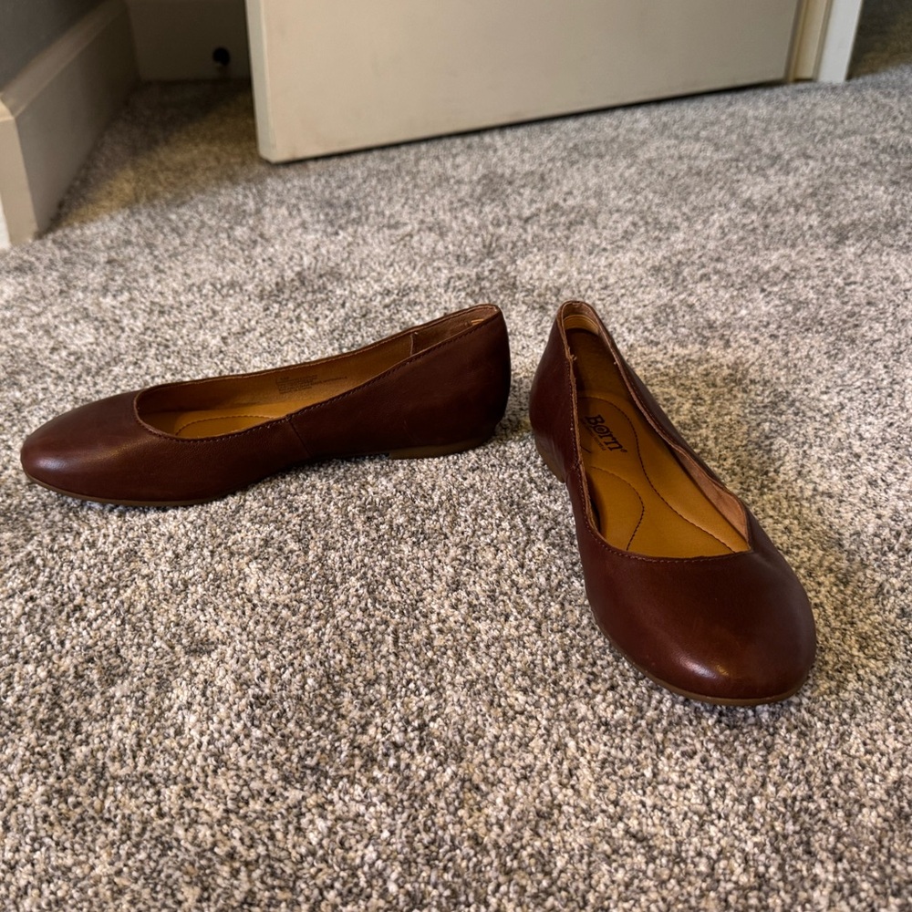 EUC Born Dark Brown Leather Flats Sz 7.5 - Picture 3 of 7
